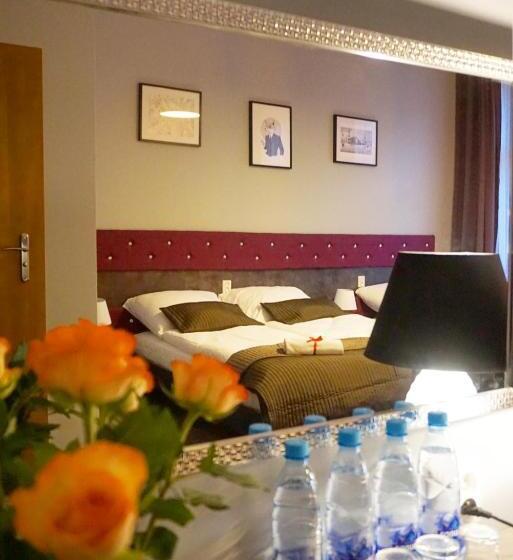 Quarto Triplo Comfort, Expolis Residence   City Center Mtp Targi   24h #betterthanyourex