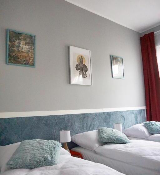 Quarto Triplo Comfort, Expolis Residence   City Center Mtp Targi   24h #betterthanyourex