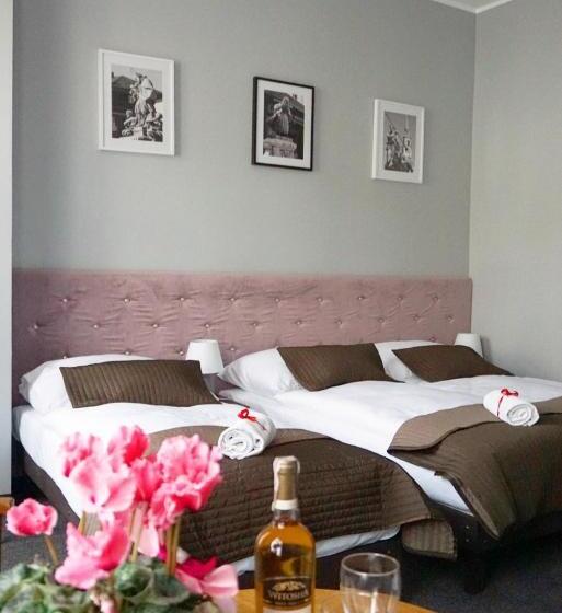 Quarto Comfort, Expolis Residence   City Center Mtp Targi   24h #betterthanyourex