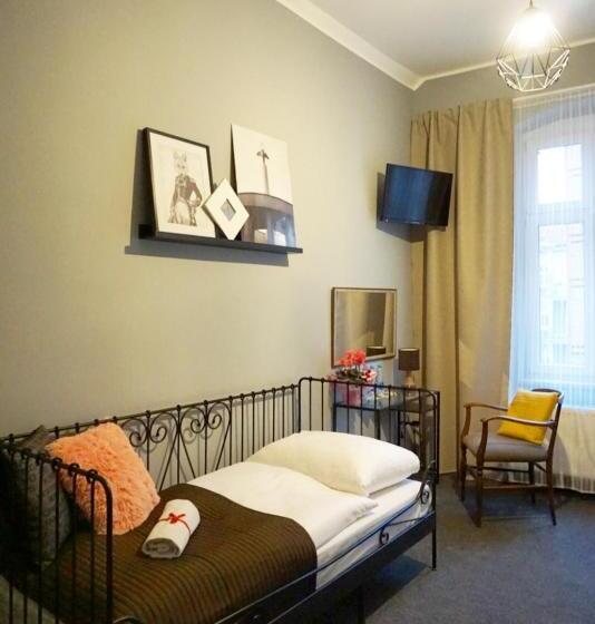 コンフォートルーム, Expolis Residence   City Center Mtp Targi   24h #betterthanyourex