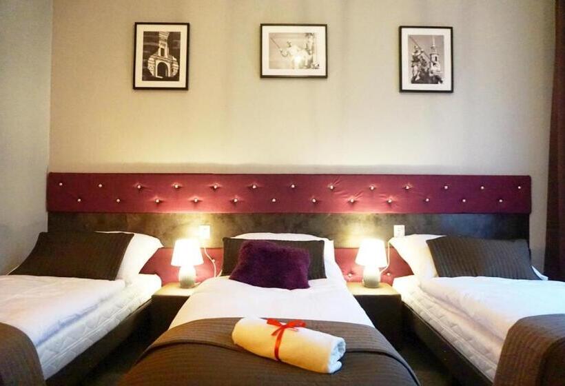 Quarto Triplo Estandar, Expolis Residence   City Center Mtp Targi   24h #betterthanyourex