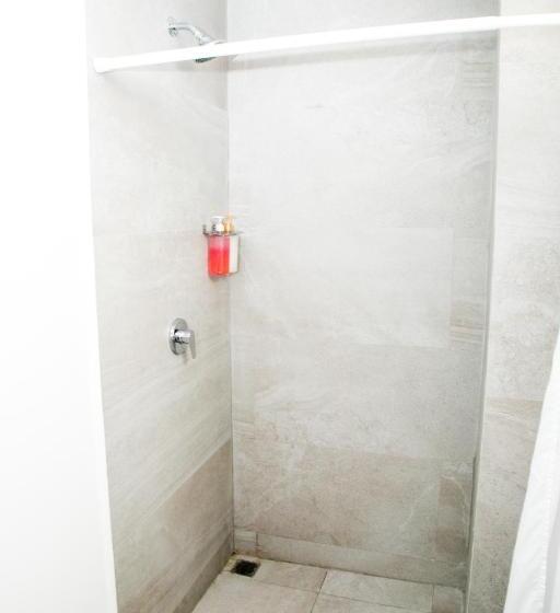 חדר סטנדרט יחיד, Booking 500