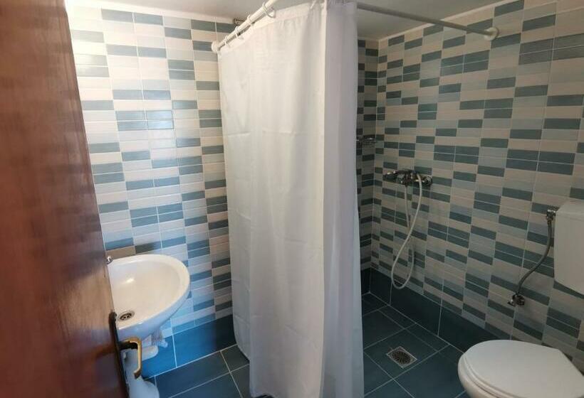 غرفة قياسية ثلاثية, Eleftheria