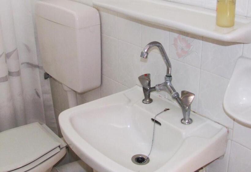 غرفة قياسية رباعية, Eleftheria