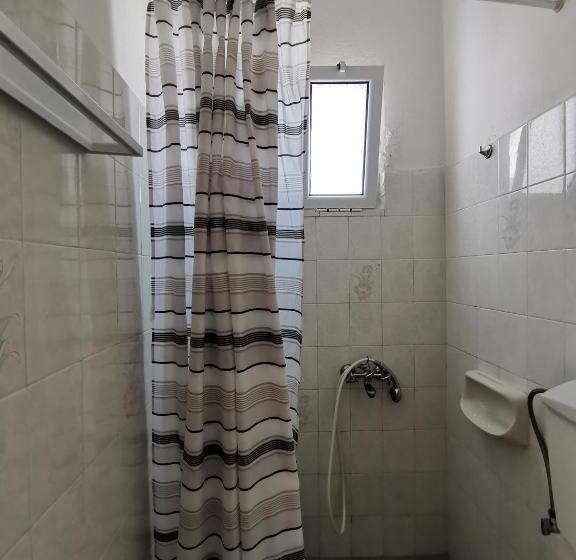 غرفة قياسية رباعية, Eleftheria