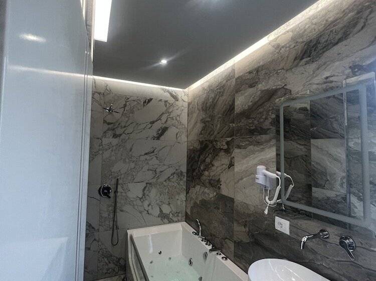 غرفة سوبيريور مزود بجاكوزى, Ilio Boutique