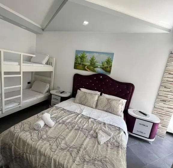 اتاق لوکس خانوادگی, Ilio Boutique