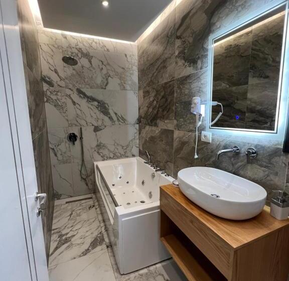 غرفة سوبيريور مزود بجاكوزى, Ilio Boutique