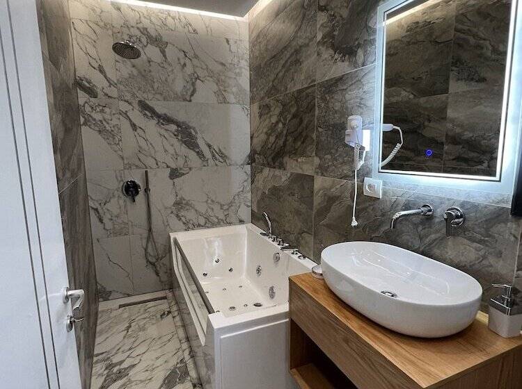 غرفة سوبيريور مزود بجاكوزى, Ilio Boutique