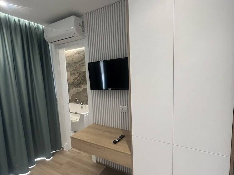 غرفة سوبيريور مزود بجاكوزى, Ilio Boutique