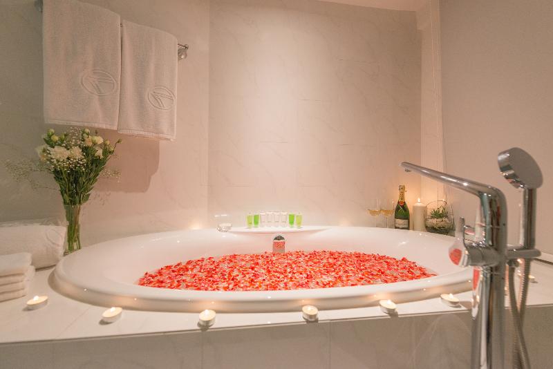 سوییت با چشم‌انداز دریا, A One The Royal Cruise Hotel Pattaya   Sha Extra Plus