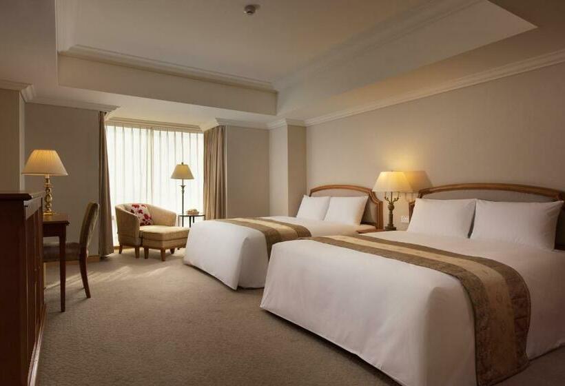 Quarto Familiar, Han Hsien International