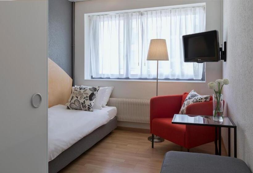 标准单人间, La Pergola