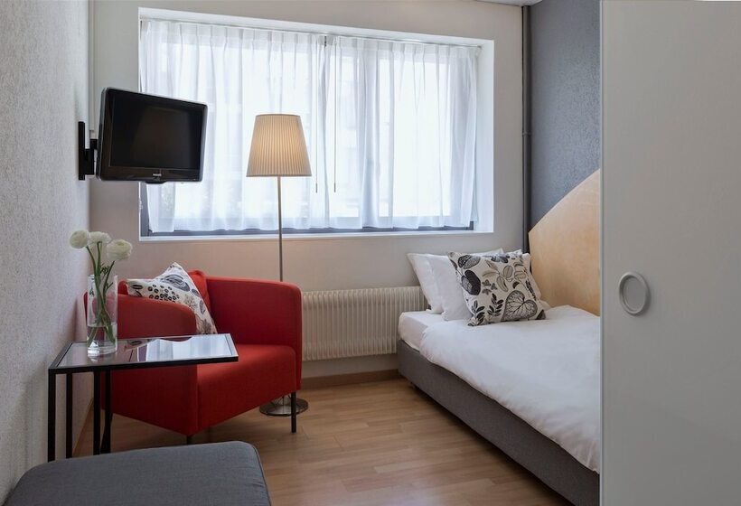 标准单人间, La Pergola