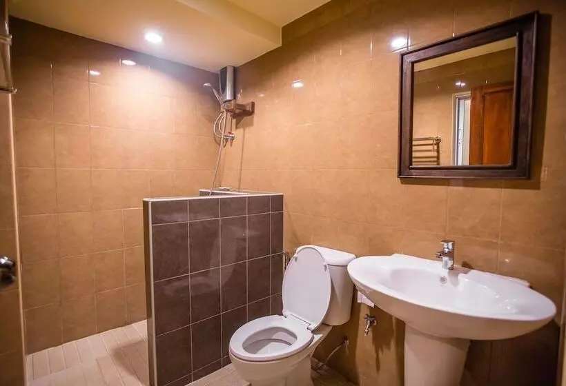 اتاق لوکس, Prince Hotel Chiang Mai