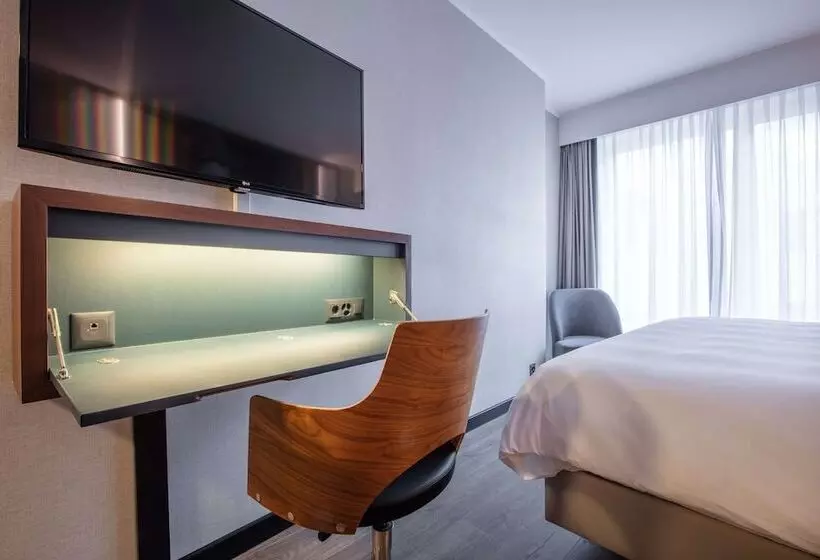 Camera Standard, Radisson Blu , Basel