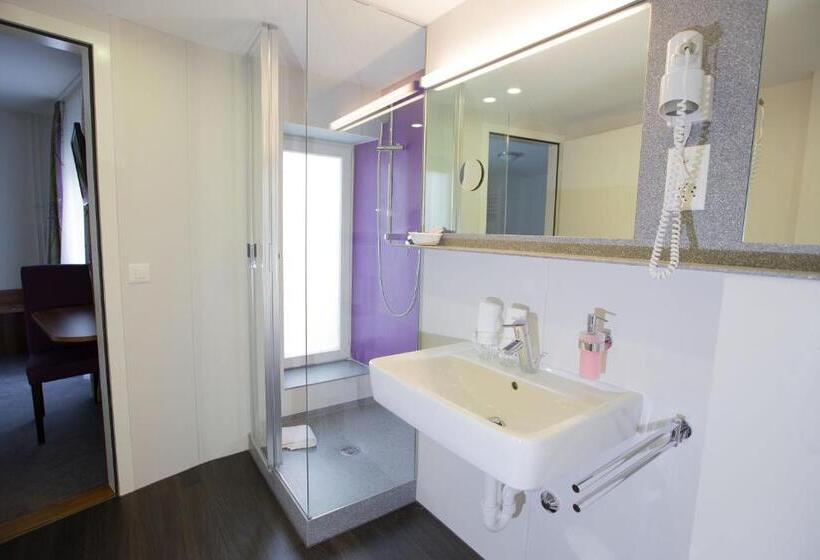 غرفة قياسية, Restaurant Resslirytti