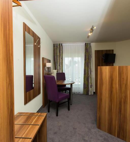 غرفة قياسية ثلاثية, Restaurant Resslirytti