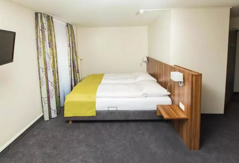 Standard Triple Room, Restaurant Resslirytti