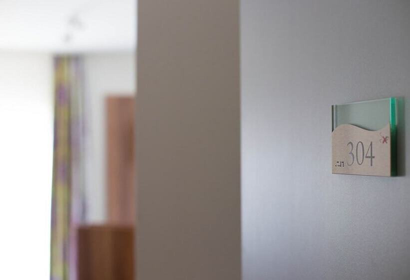 Номер Стандарт, Restaurant Resslirytti