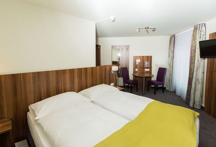 غرفة قياسية, Restaurant Resslirytti