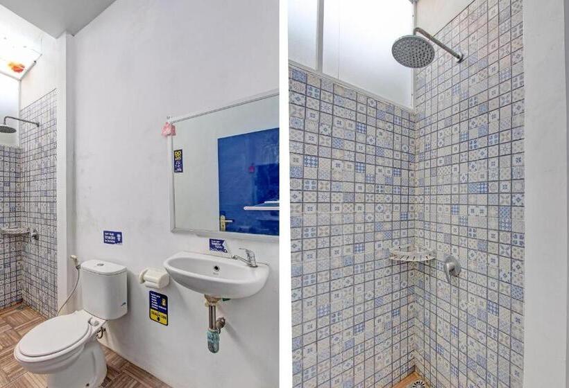 디럭스 룸, Nau Hostel By Nginap