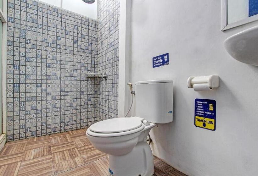 디럭스 룸, Nau Hostel By Nginap