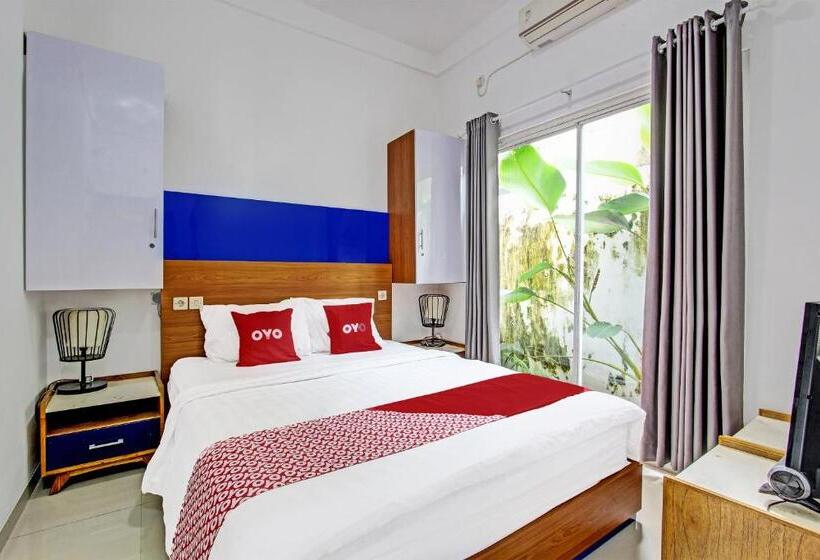 디럭스 룸, Nau Hostel By Nginap