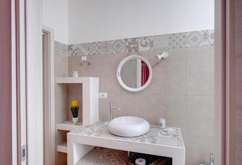 اتاق راحتی, Butterfly B&b