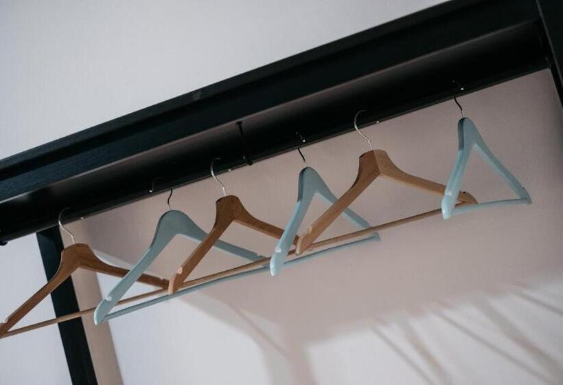 اتاق راحتی, Butterfly B&b