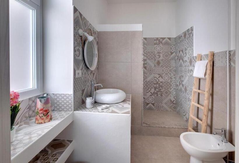 اتاق استاندارد, Butterfly B&b