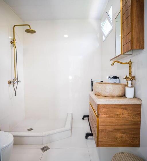 اتاق سوپریور با تخت بزرگ, Sighnaghi Art