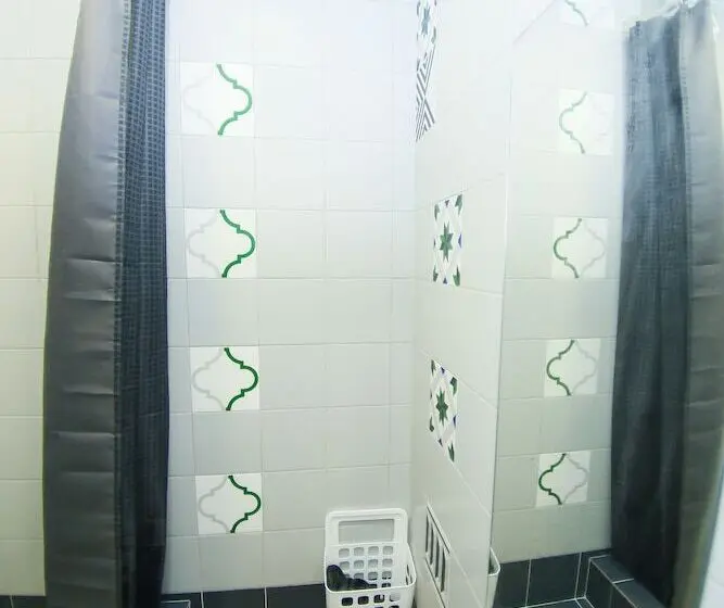 تختخواب در اتاق مشترک, Kupe Capsule Hotel & Hostel
