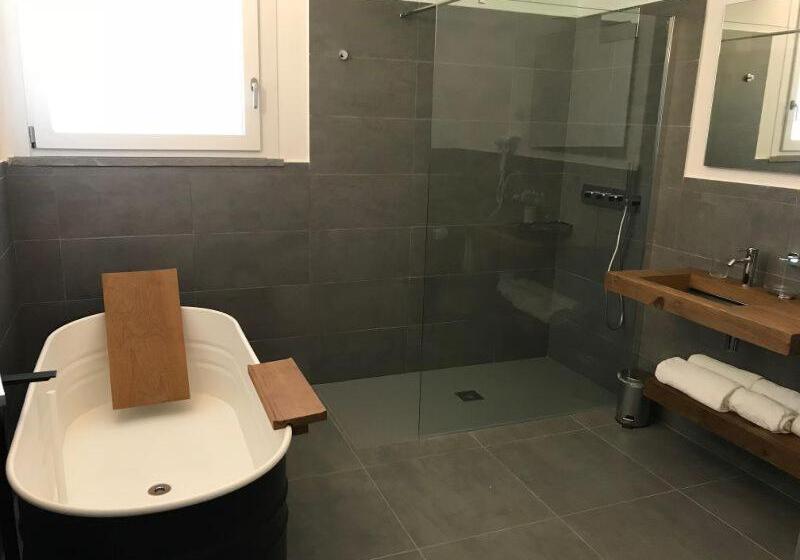 带大床的复式套间, Nautilus B&b Suite Design