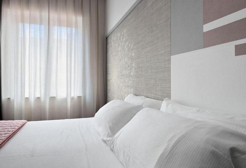 带大床的复式套间, Nautilus B&b Suite Design