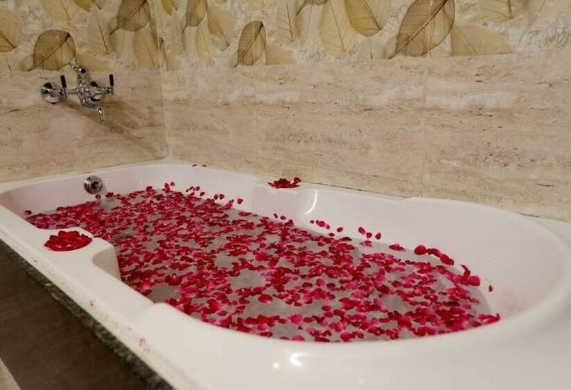 سوییت با چشم‌انداز کوه, Rock Star