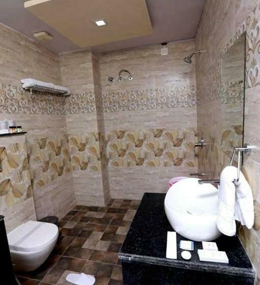 اتاق سوپریور, Rock Star