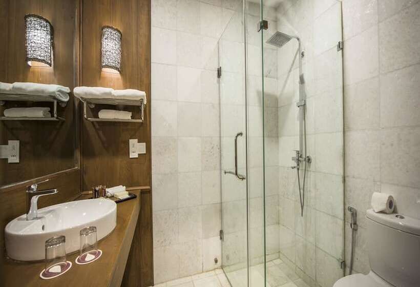 سوییت جونیور, Royal Palace