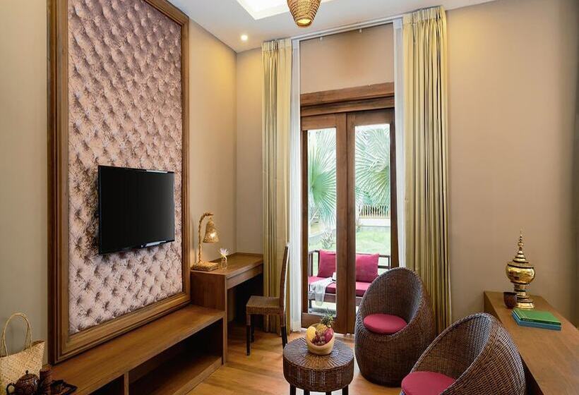 سوییت جونیور, Royal Palace