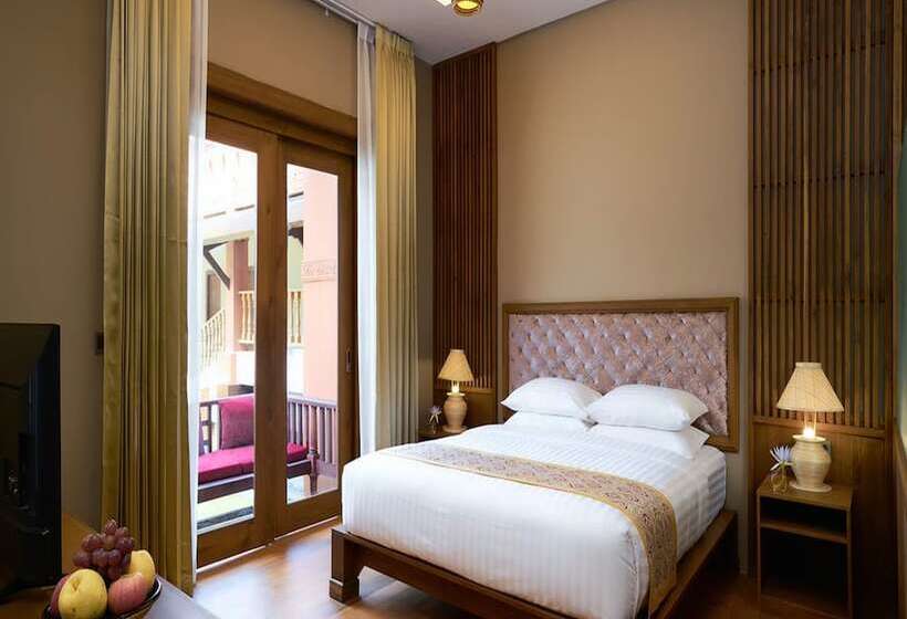 سوییت جونیور, Royal Palace