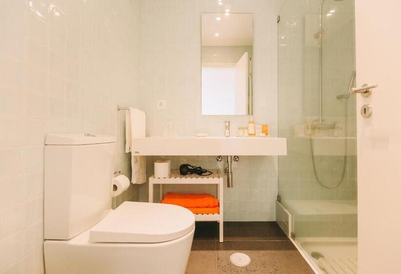 بانگلوی استاندارد با چشمانداز دریا, Moinho Das Feteiras