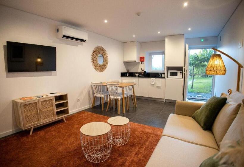 بانگلوی استاندارد با چشمانداز دریا, Moinho Das Feteiras