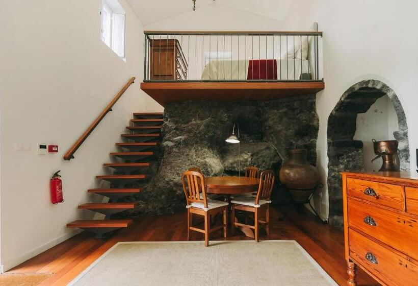 بانگلوی استاندارد با چشمانداز دریا, Moinho Das Feteiras