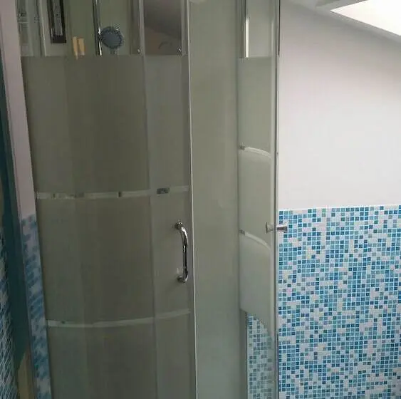 スタンダードルーム, Gira Guest House