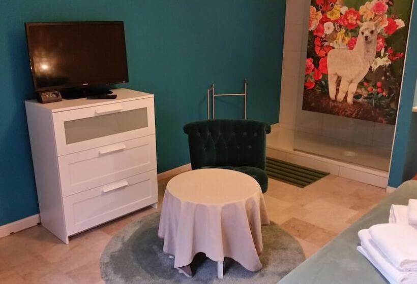 Номер Стандарт Совместная Ванная, Gira Guest House