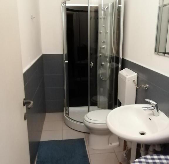 Трехместный Номер Комфорт, Gira Guest House