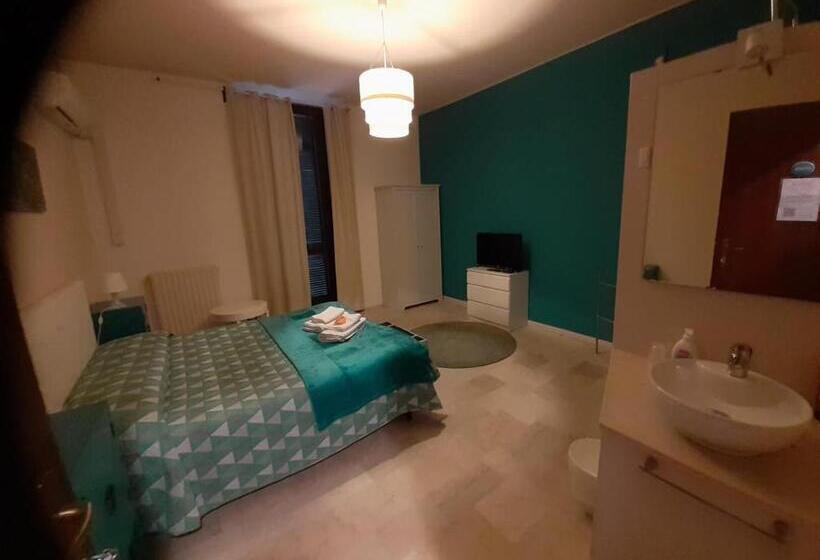 Номер Стандарт Совместная Ванная, Gira Guest House