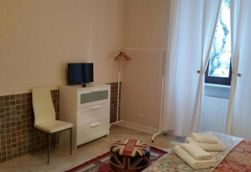 Номер Стандарт Совместная Ванная, Gira Guest House