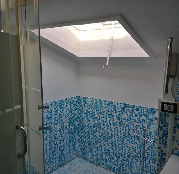 Номер Стандарт Трехместный, Gira Guest House