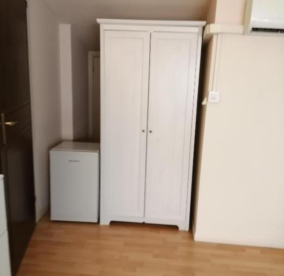 Номер Стандарт Трехместный, Gira Guest House